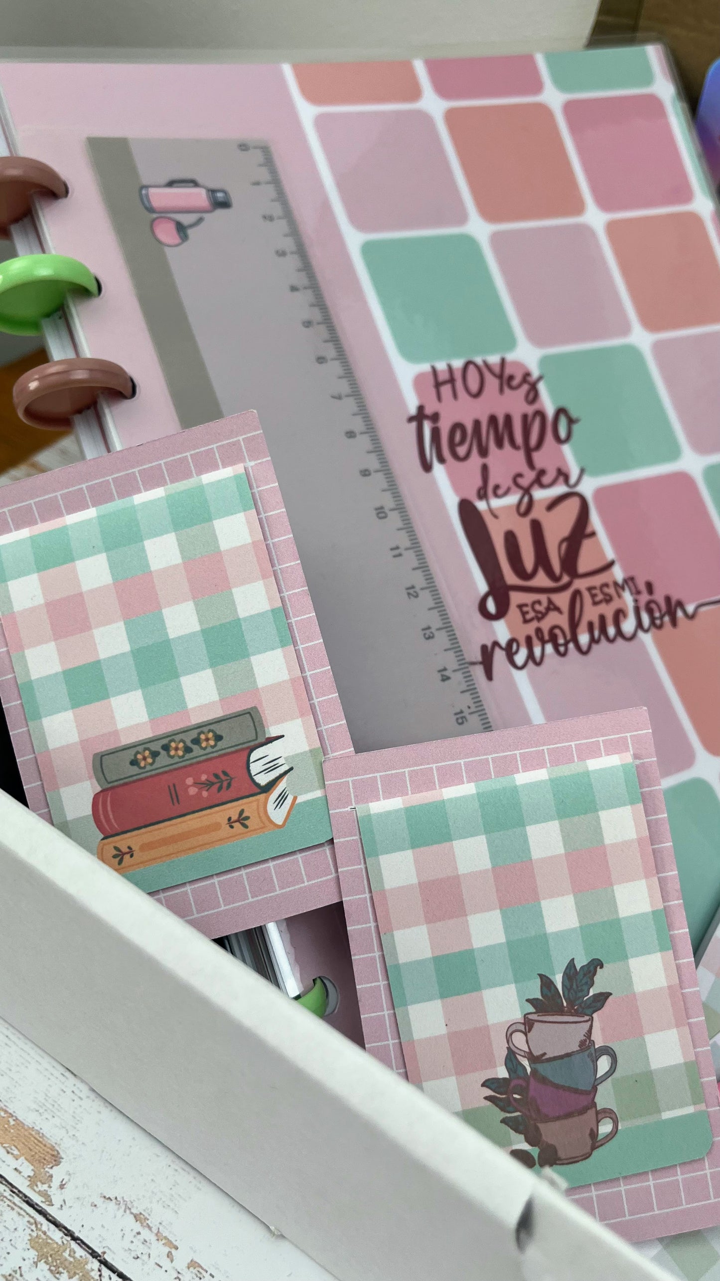 Box Mate,Café y papel